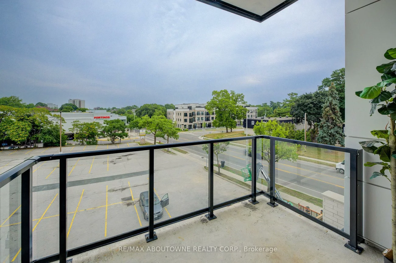123, MAURICE, 1002 - CO Central, Oakville