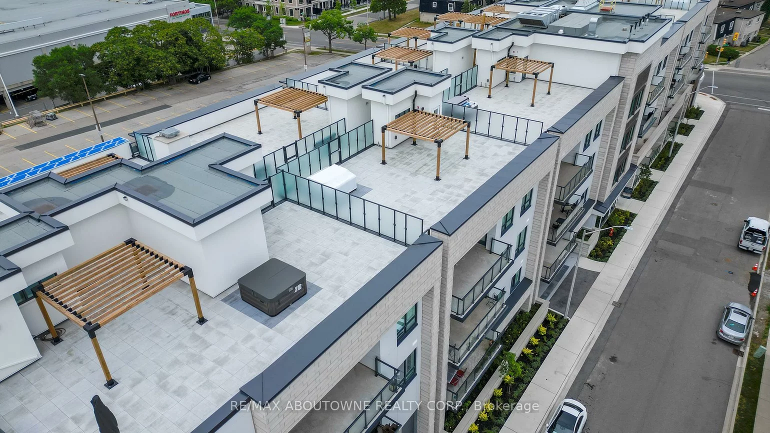 123, MAURICE, 1002 - CO Central, Oakville