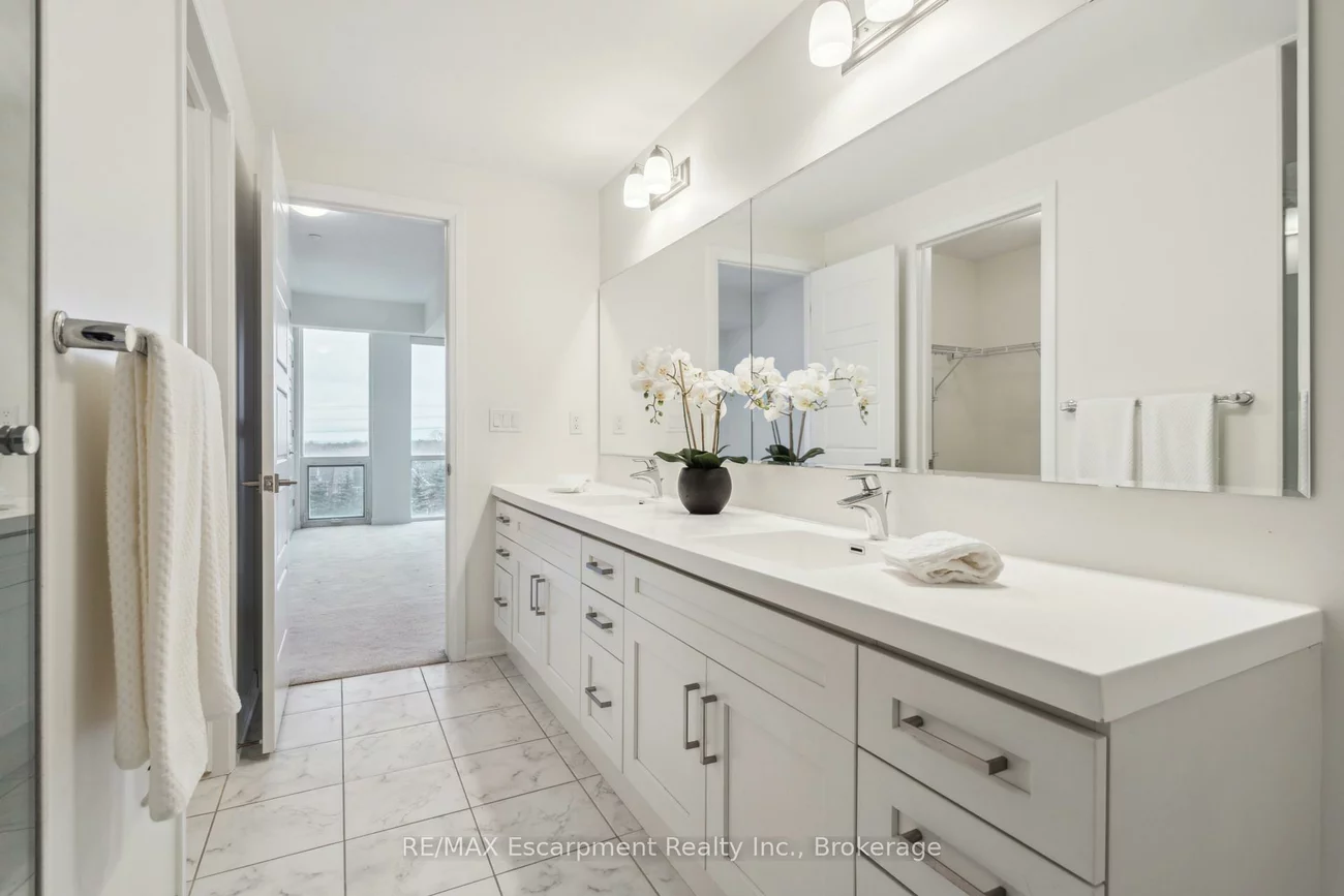 3028, CREEKSHORE COMMON, 1008 - GO Glenorchy, Oakville