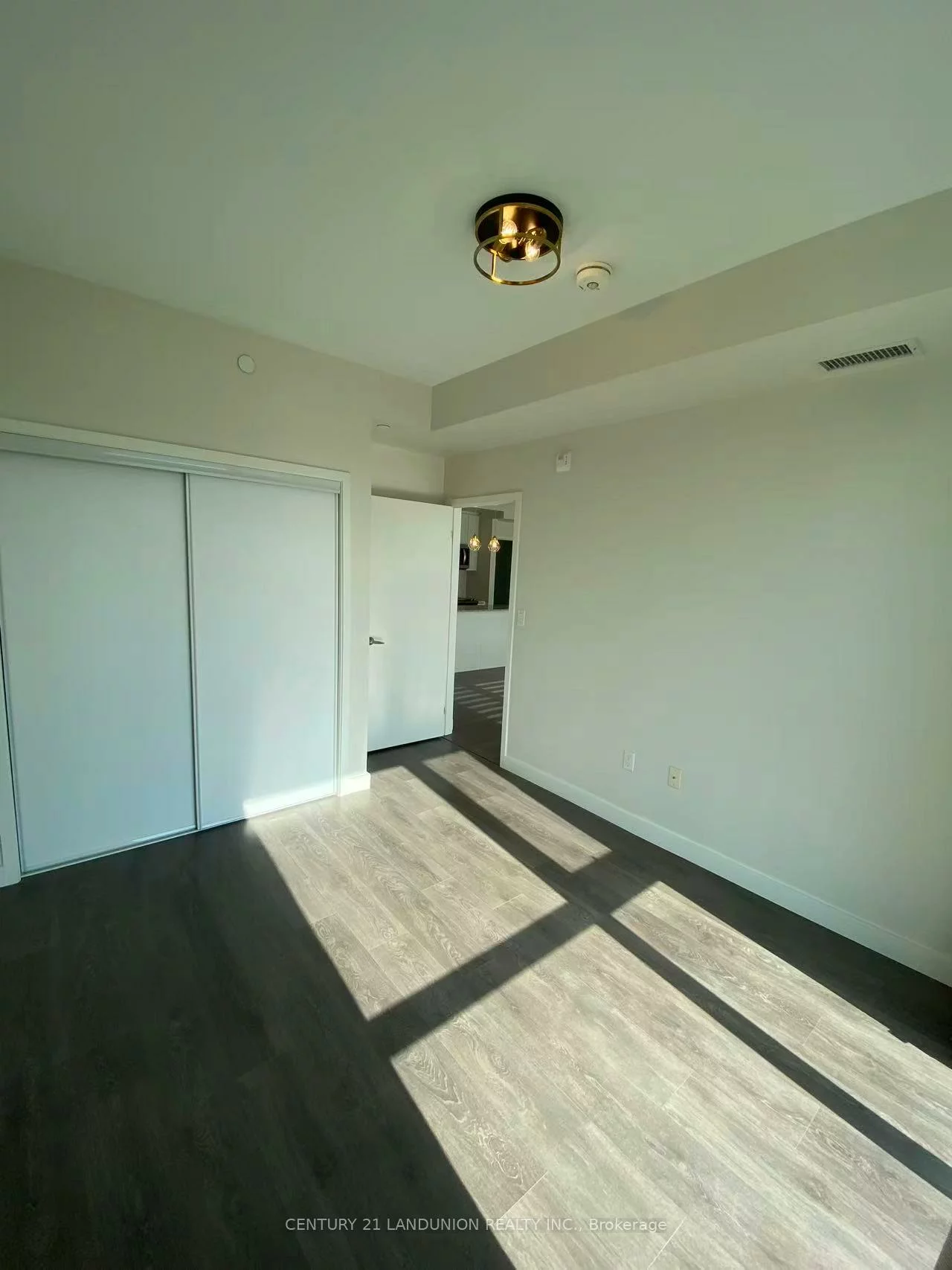 210, Sabina, 1008 - GO Glenorchy, Oakville