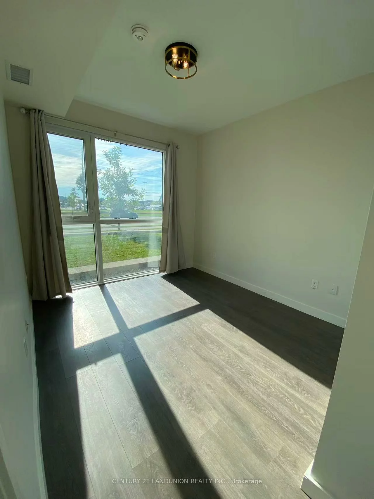 210, Sabina, 1008 - GO Glenorchy, Oakville