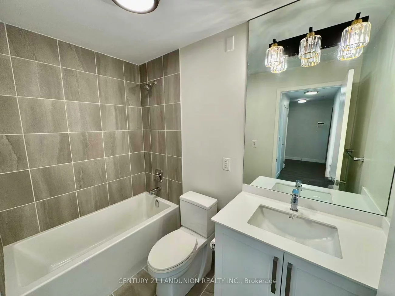 210, Sabina, 1008 - GO Glenorchy, Oakville