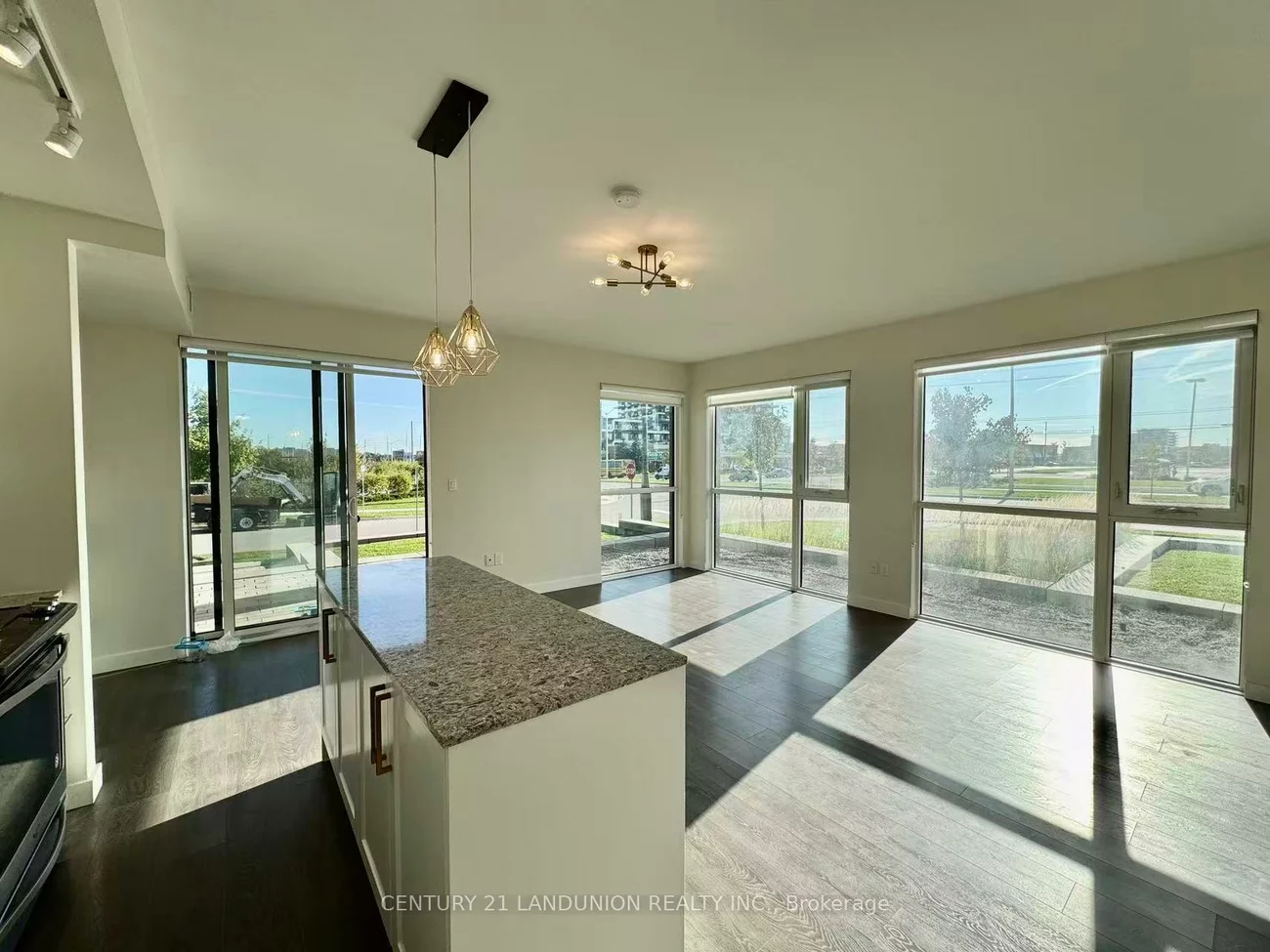 210, Sabina, 1008 - GO Glenorchy, Oakville