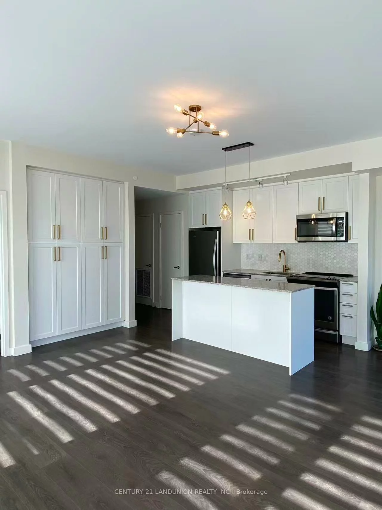 210, Sabina, 1008 - GO Glenorchy, Oakville