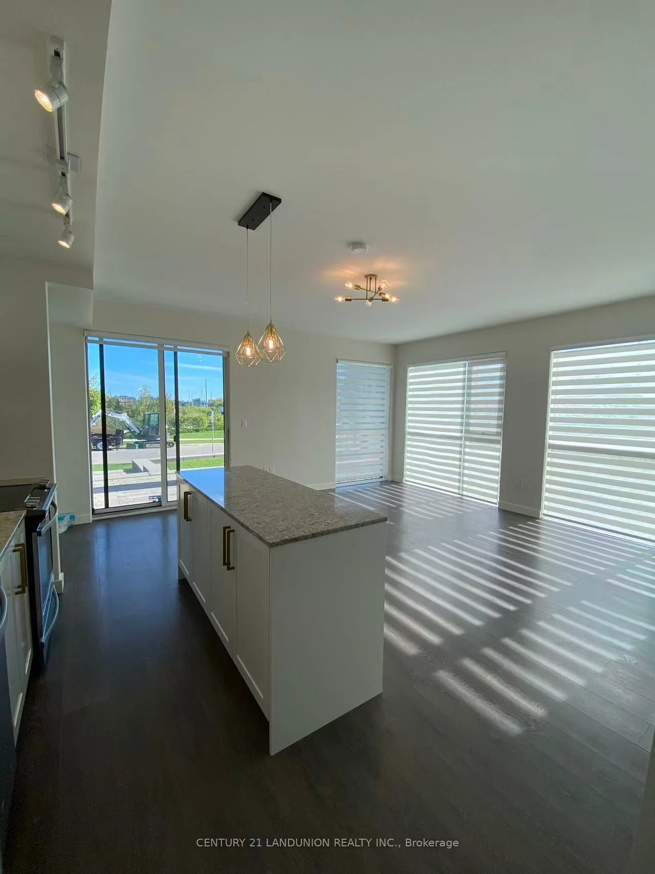 210, Sabina, 1008 - GO Glenorchy, Oakville