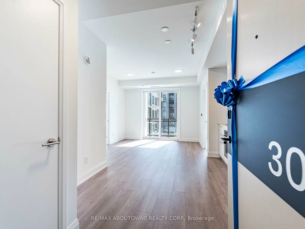 3250, Carding Mill, 1008 - GO Glenorchy, Oakville