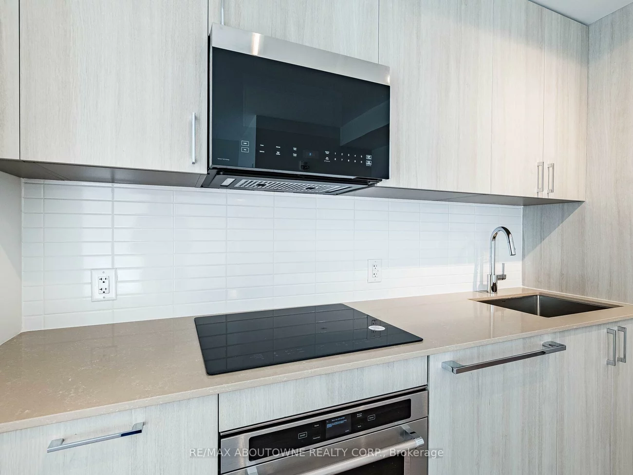 3250, Carding Mill, 1008 - GO Glenorchy, Oakville