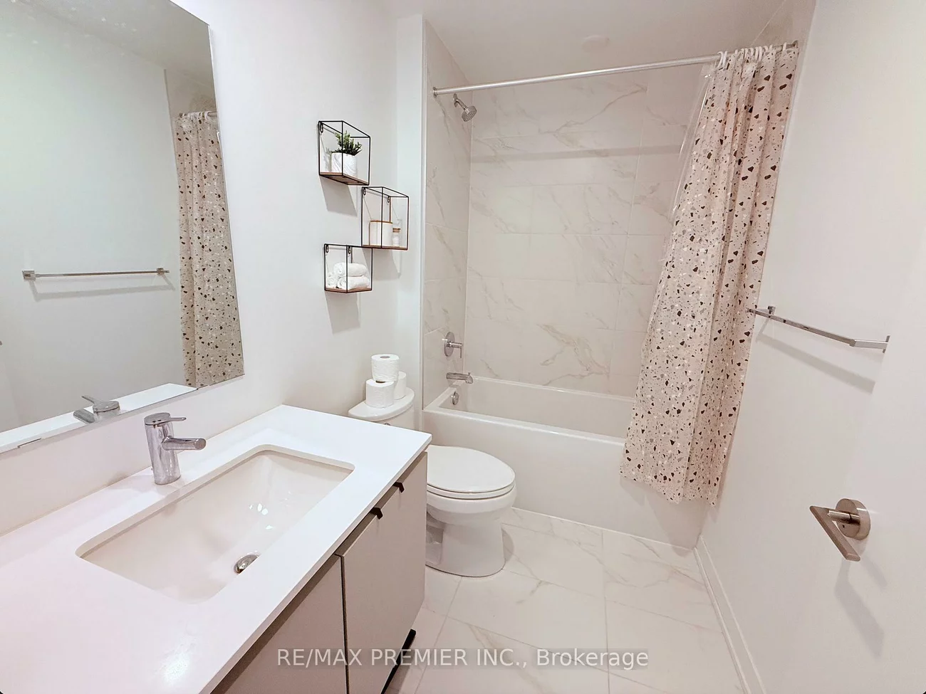 405, Dundas, 1040 - OA Rural Oakville, Oakville