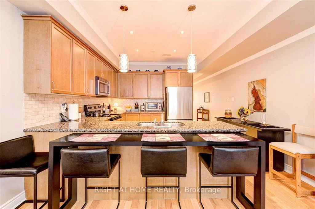 99, Brant, 1002 - CO Central, Oakville