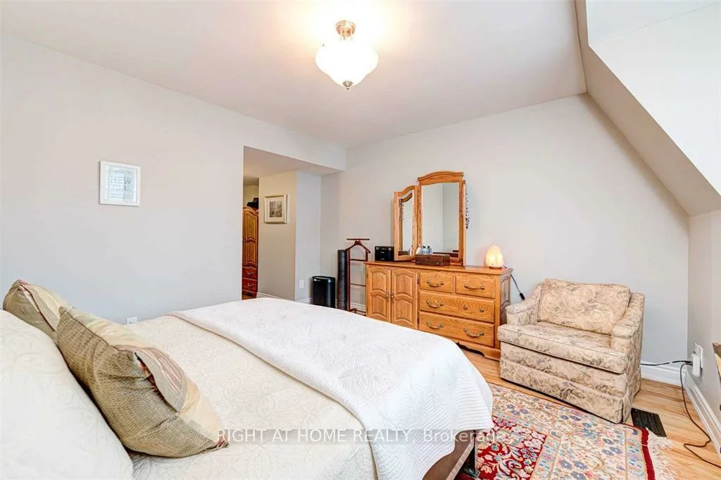 99, Brant, 1002 - CO Central, Oakville