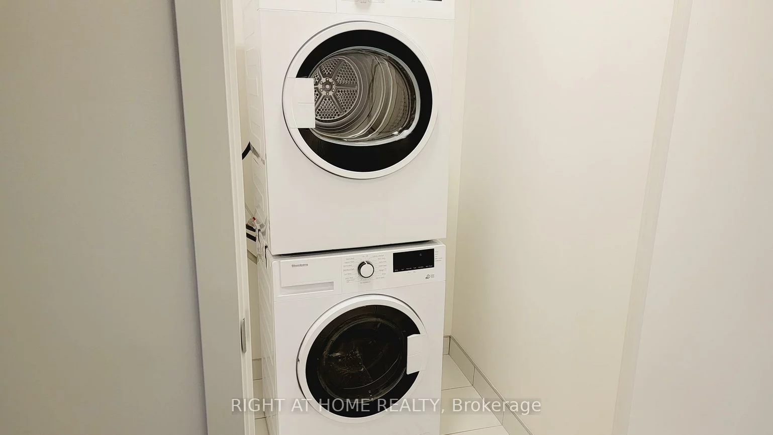 3079, Trafalgar, 1010 - JM Joshua Meadows, Oakville