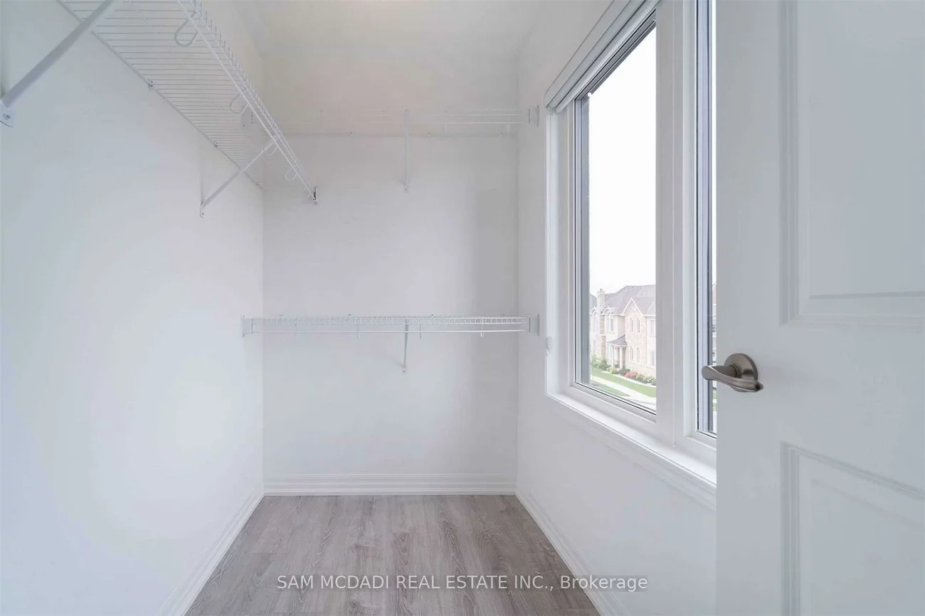 70, Huguenot, 1008 - GO Glenorchy, Oakville