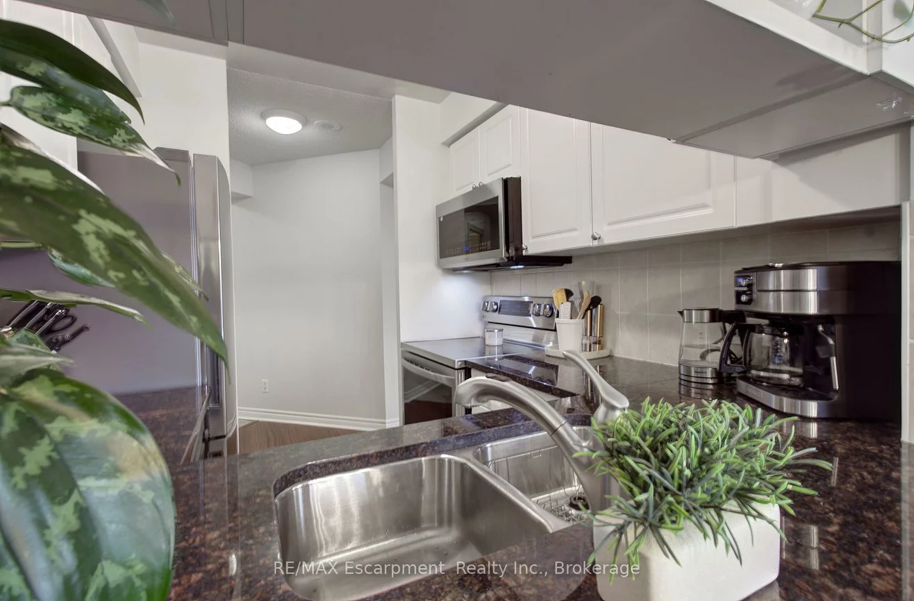 2325, Central Park, 1015 - RO River Oaks, Oakville