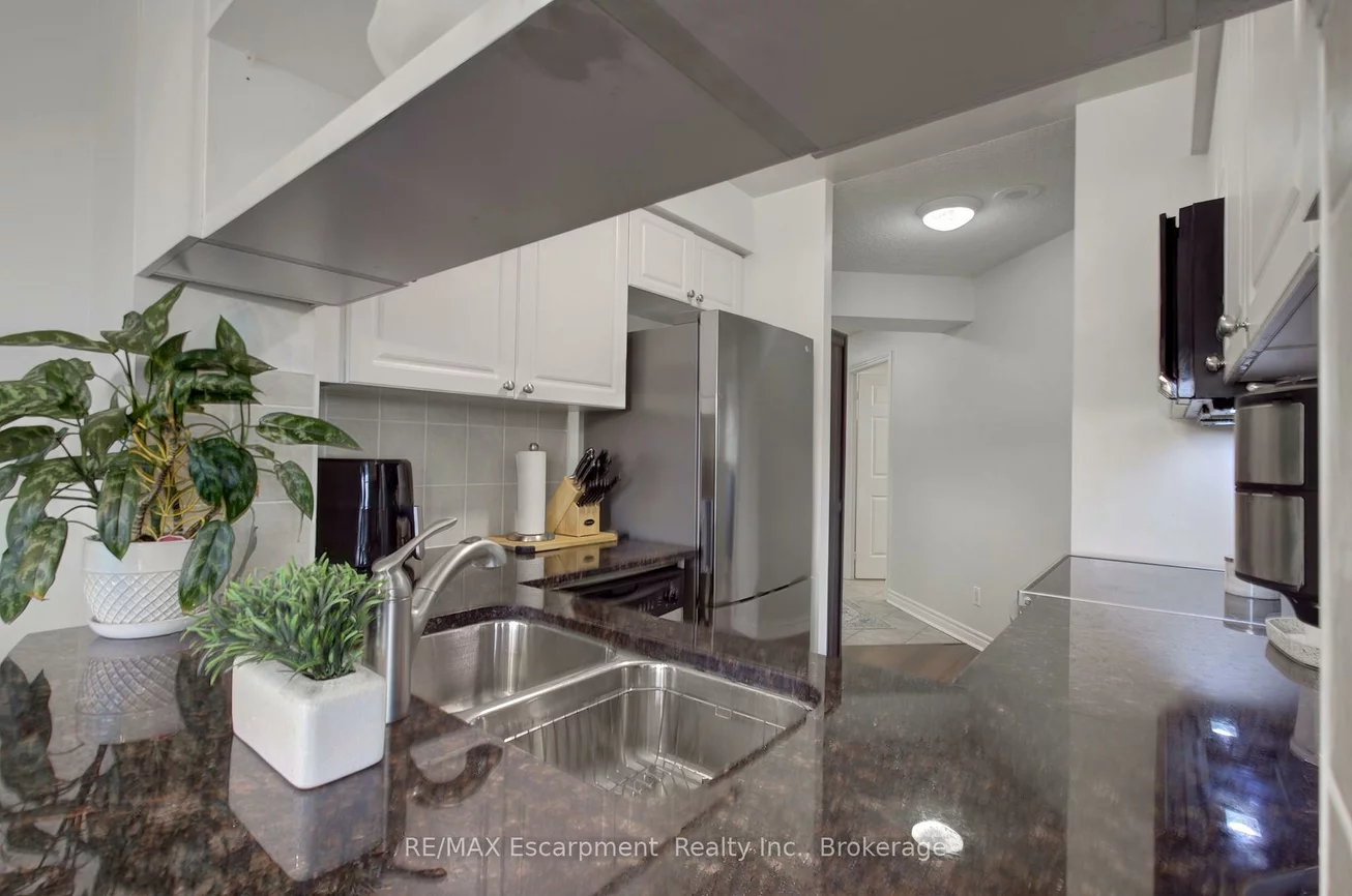 2325, Central Park, 1015 - RO River Oaks, Oakville