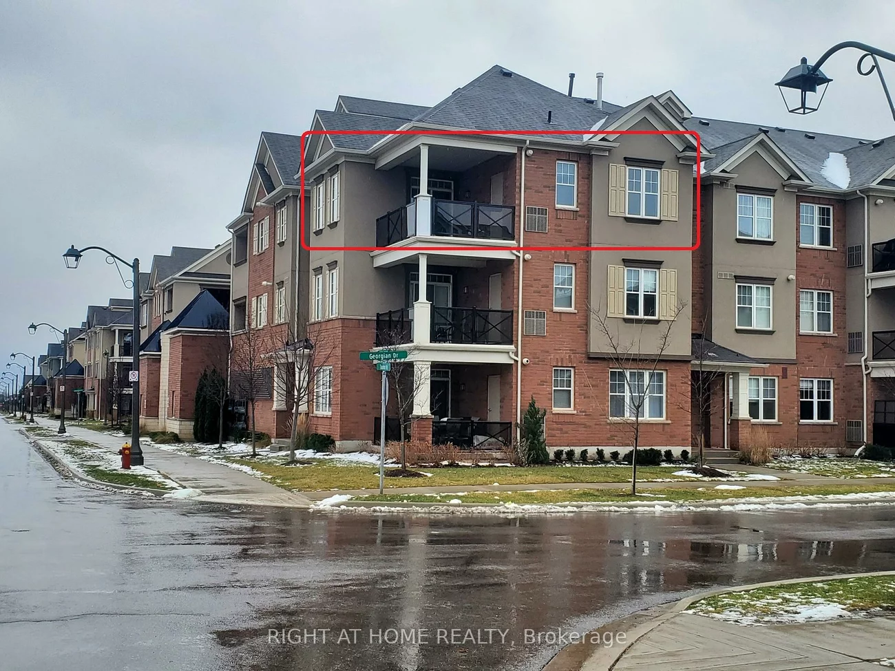 272, Georgian, 1015 - RO River Oaks, Oakville