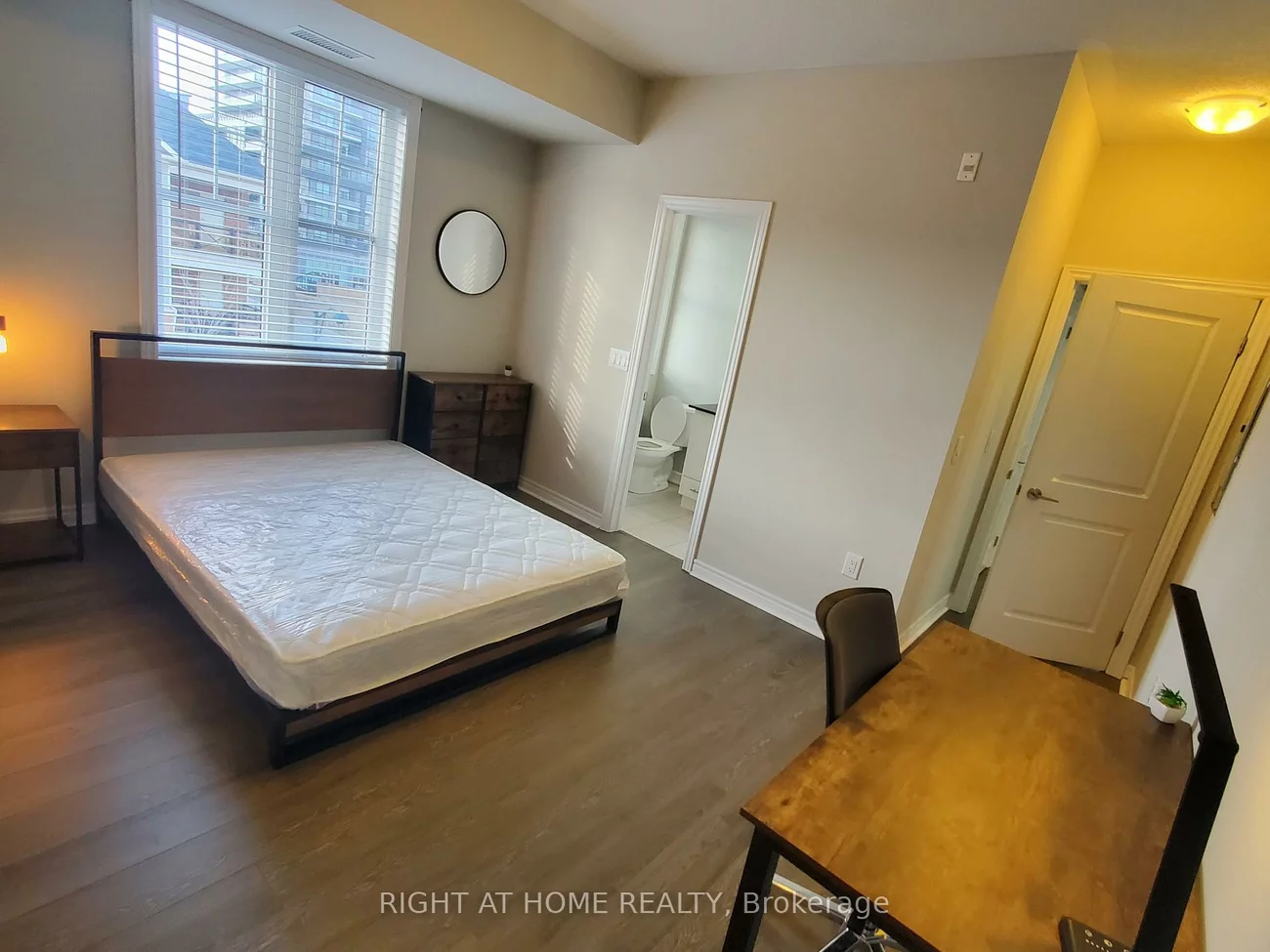 272, Georgian, 1015 - RO River Oaks, Oakville