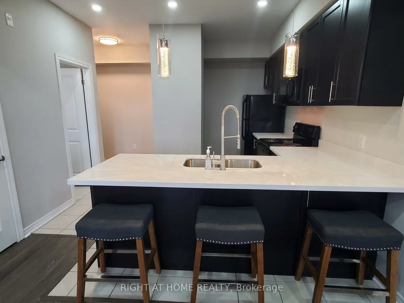 272, Georgian, 1015 - RO River Oaks, Oakville