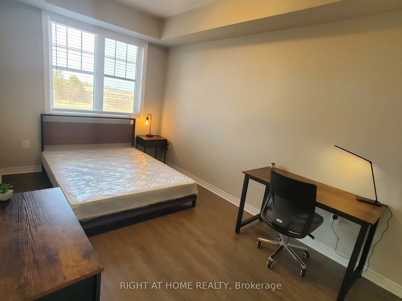 272, Georgian, 1015 - RO River Oaks, Oakville