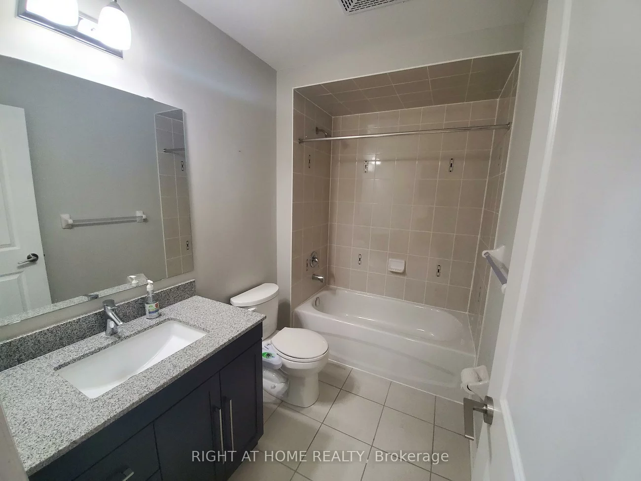 272, Georgian, 1015 - RO River Oaks, Oakville