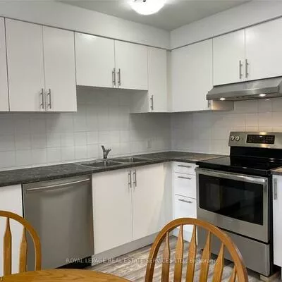 385, KERR, 1002 - CO Central, Oakville