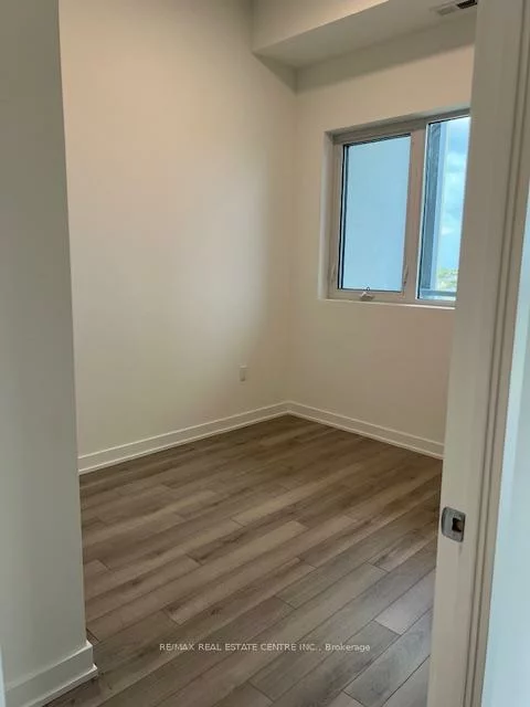 1005, Dundas, 1010 - JM Joshua Meadows, Oakville