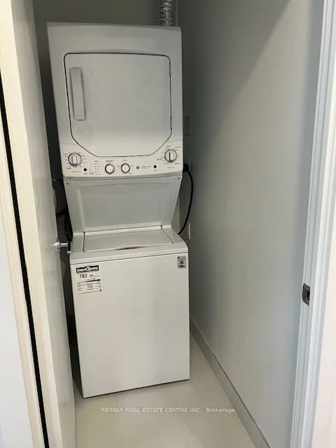 1005, Dundas, 1010 - JM Joshua Meadows, Oakville