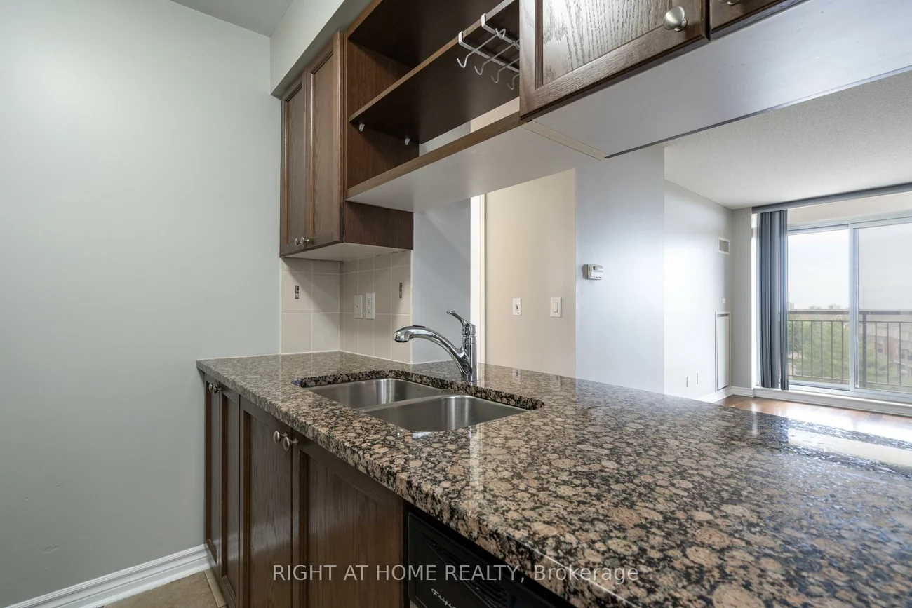 2379, Central Park, 1015 - RO River Oaks, Oakville