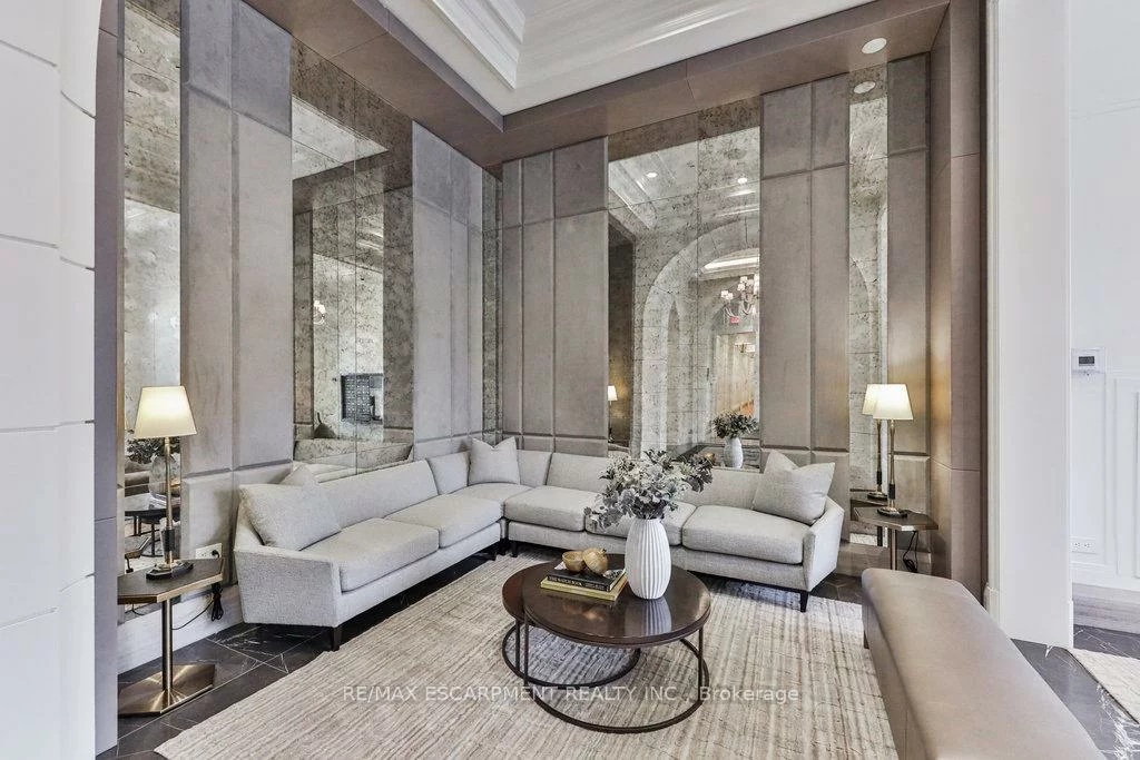 300, Randall, 1013 - OO Old Oakville, Oakville