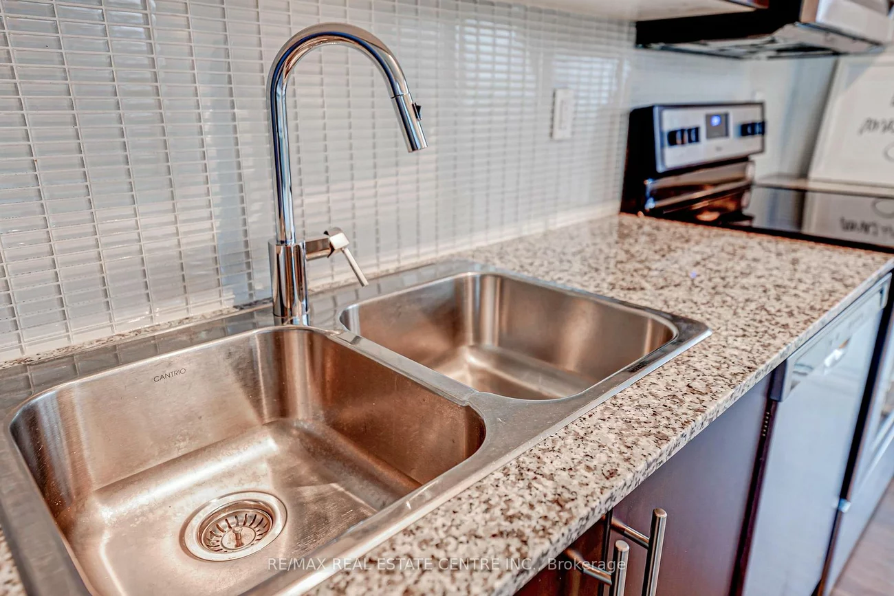 55, Speers, 1002 - CO Central, Oakville