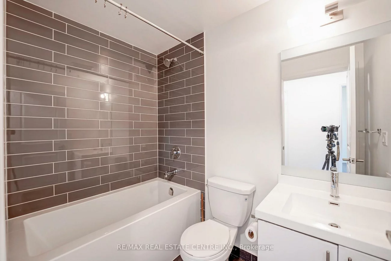 55, Speers, 1002 - CO Central, Oakville