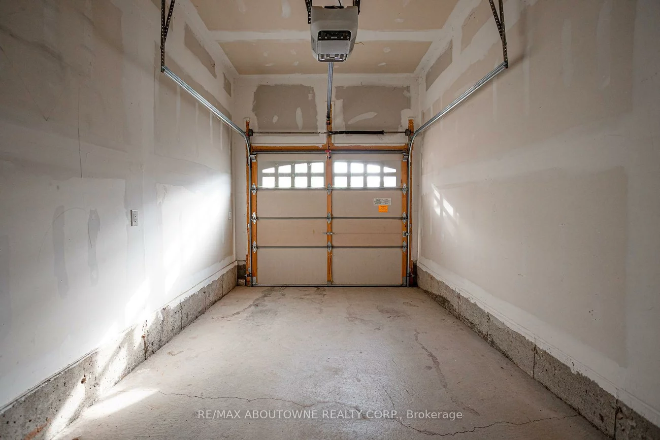 272, Georgian, 1015 - RO River Oaks, Oakville