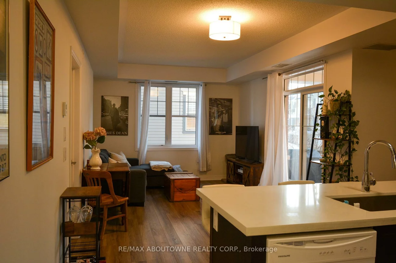 272, Georgian, 1015 - RO River Oaks, Oakville