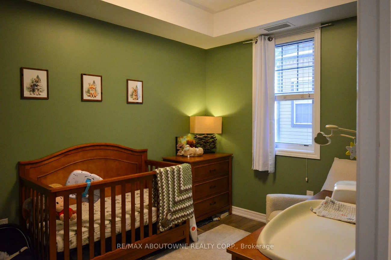 272, Georgian, 1015 - RO River Oaks, Oakville