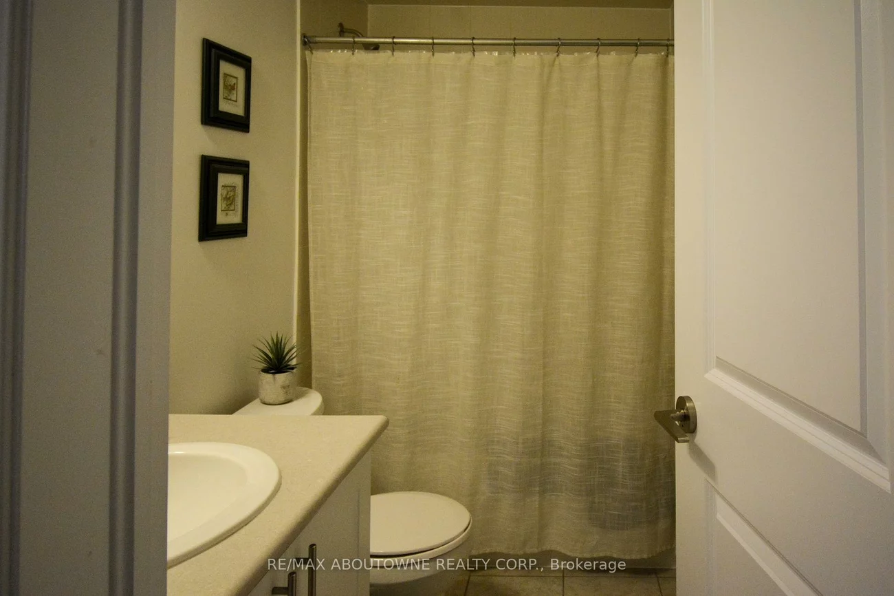 272, Georgian, 1015 - RO River Oaks, Oakville