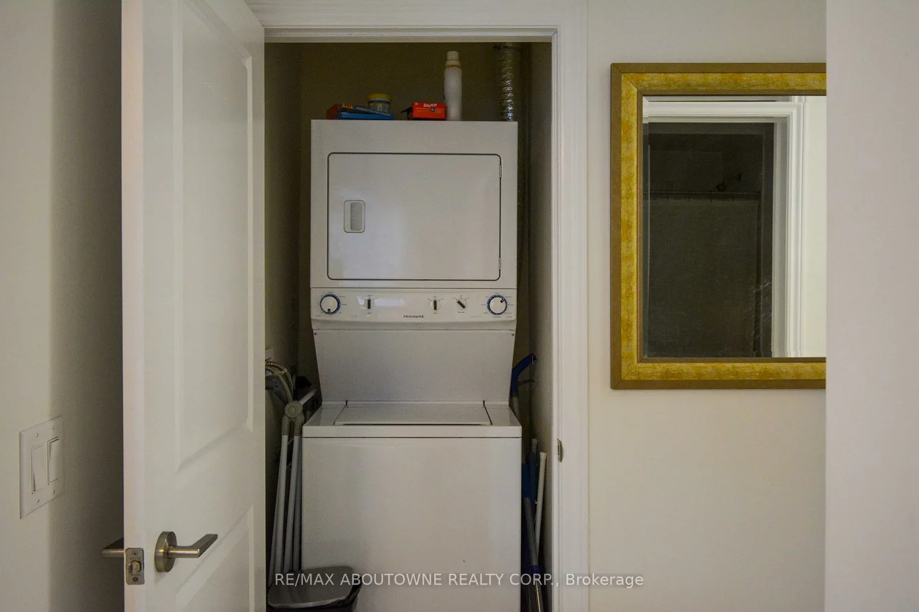 272, Georgian, 1015 - RO River Oaks, Oakville