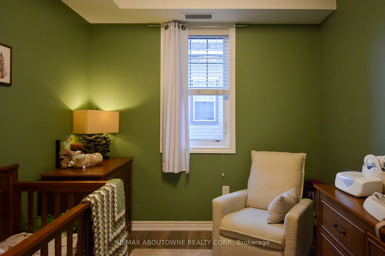 272, Georgian, 1015 - RO River Oaks, Oakville