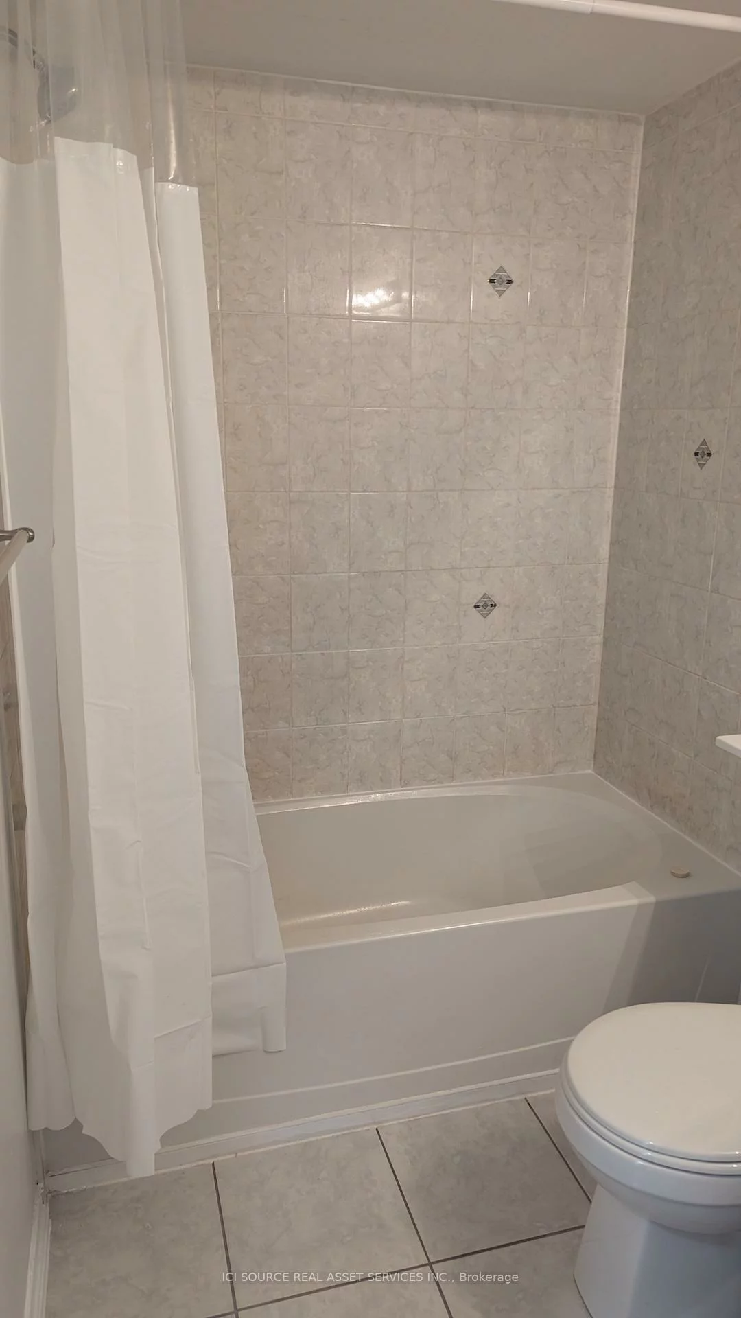 2496, Post, 1015 - RO River Oaks, Oakville