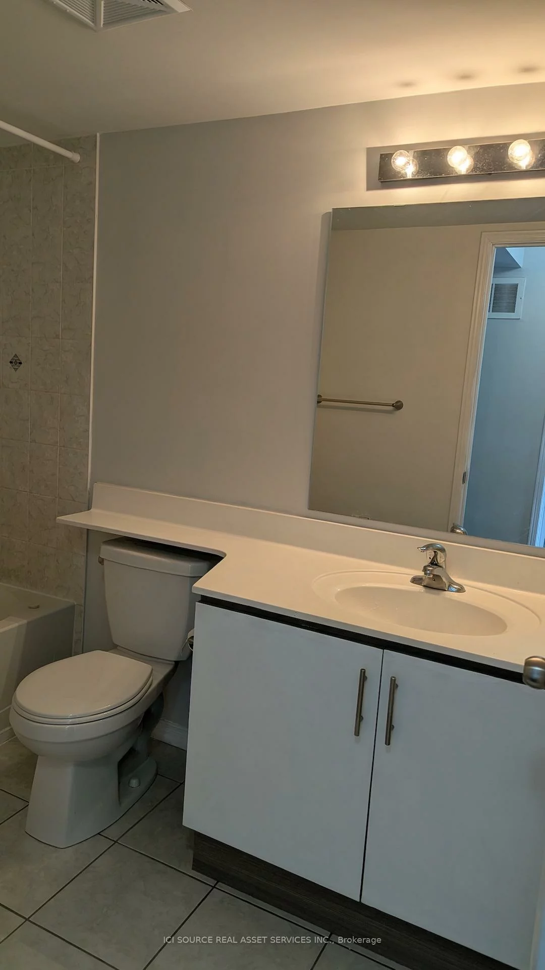 2496, Post, 1015 - RO River Oaks, Oakville