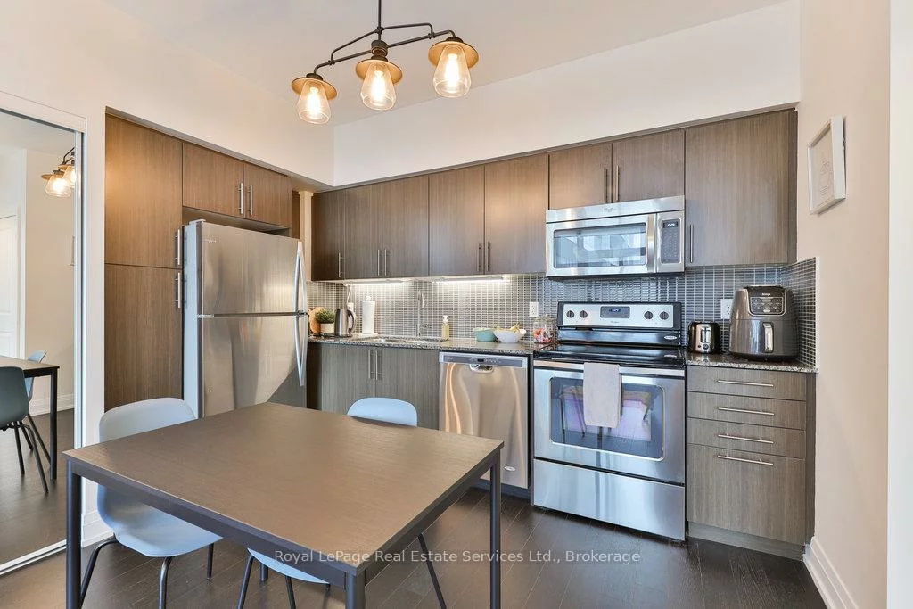 65, Speers, 1002 - CO Central, Oakville