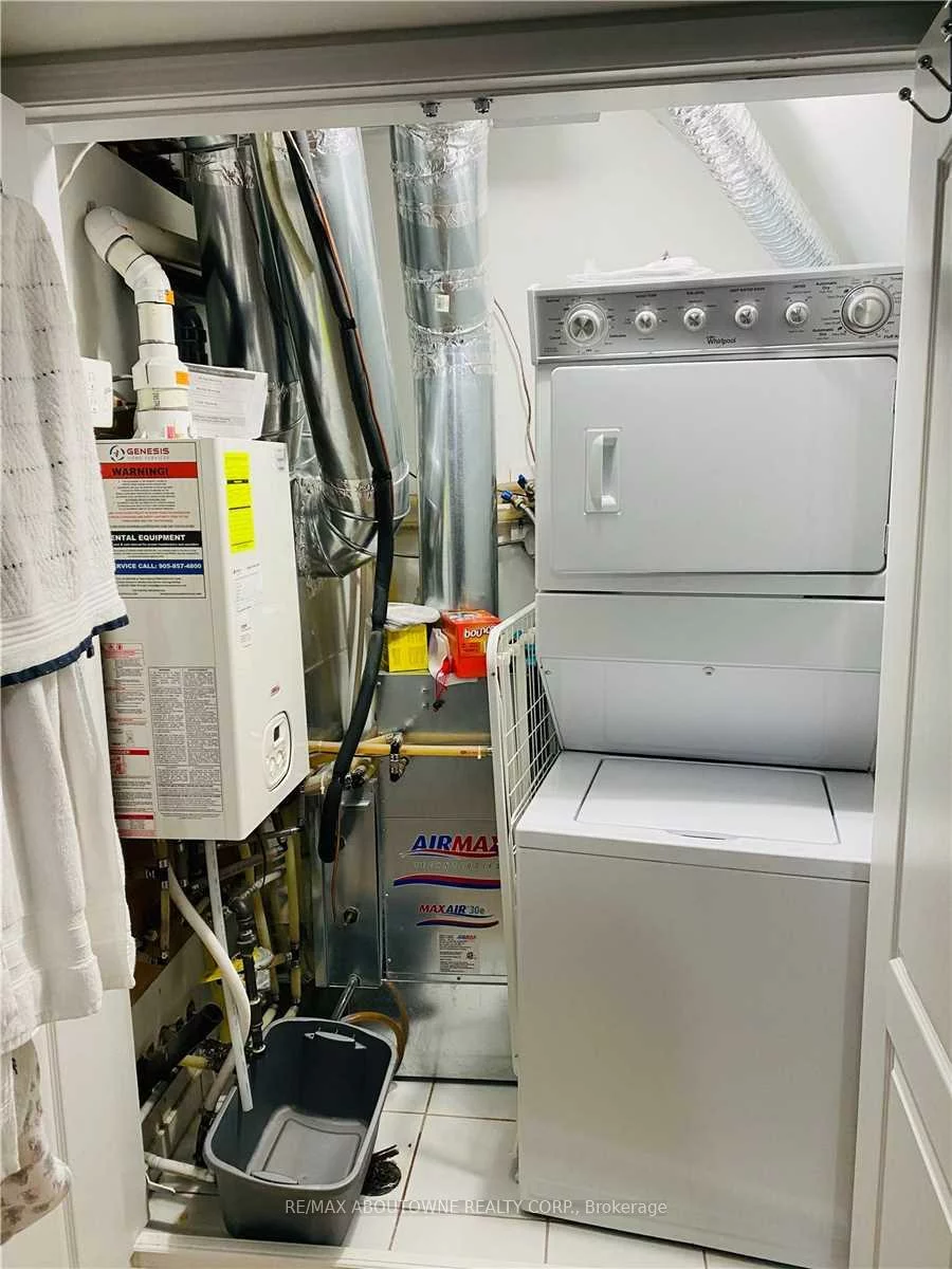 2492, Post, 1015 - RO River Oaks, Oakville