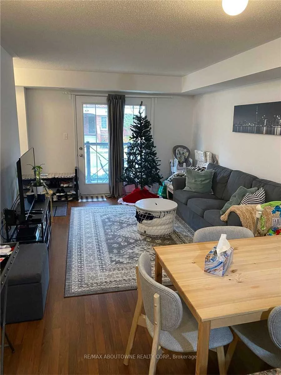 2492, Post, 1015 - RO River Oaks, Oakville