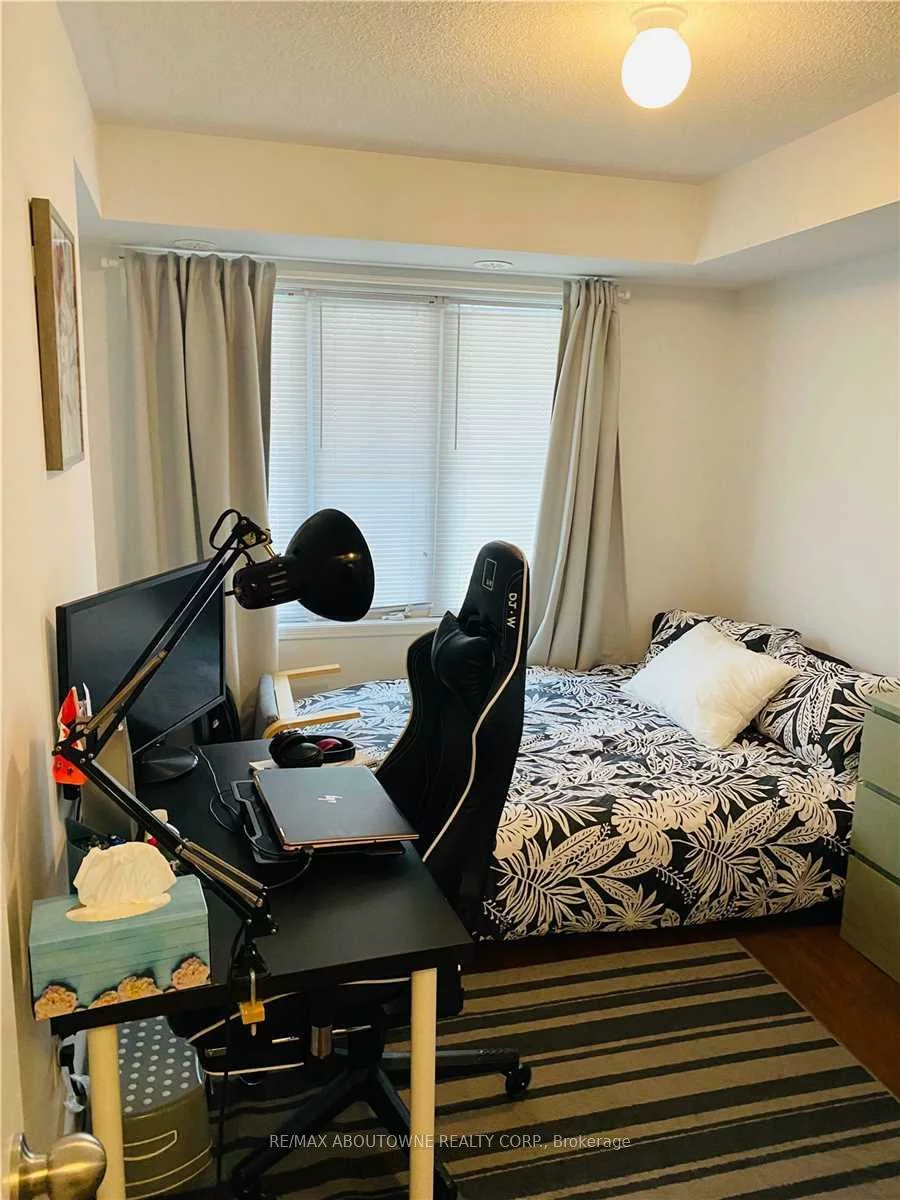 2492, Post, 1015 - RO River Oaks, Oakville