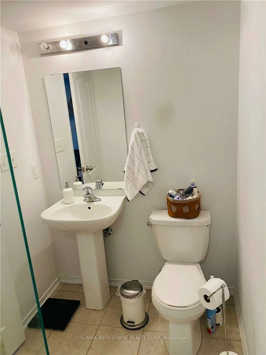 2492, Post, 1015 - RO River Oaks, Oakville