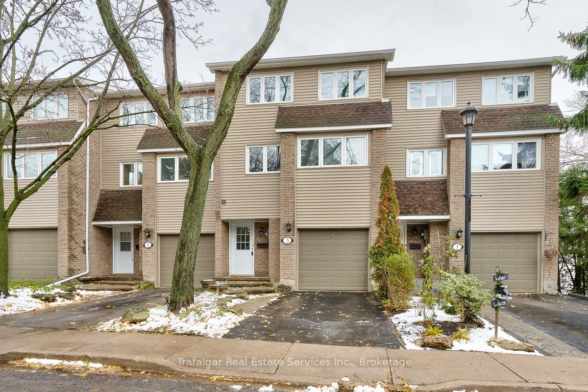 3, East, 1001 - BR Bronte, Oakville