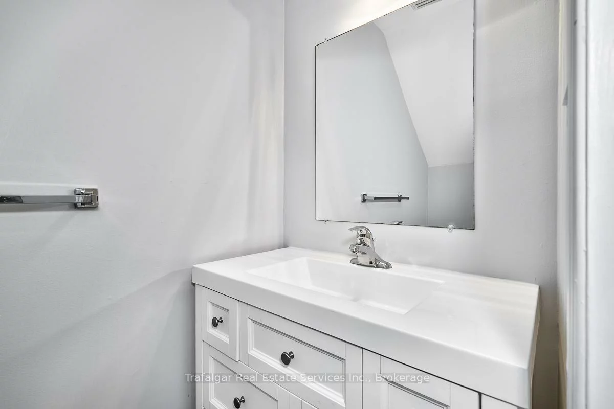 3, East, 1001 - BR Bronte, Oakville