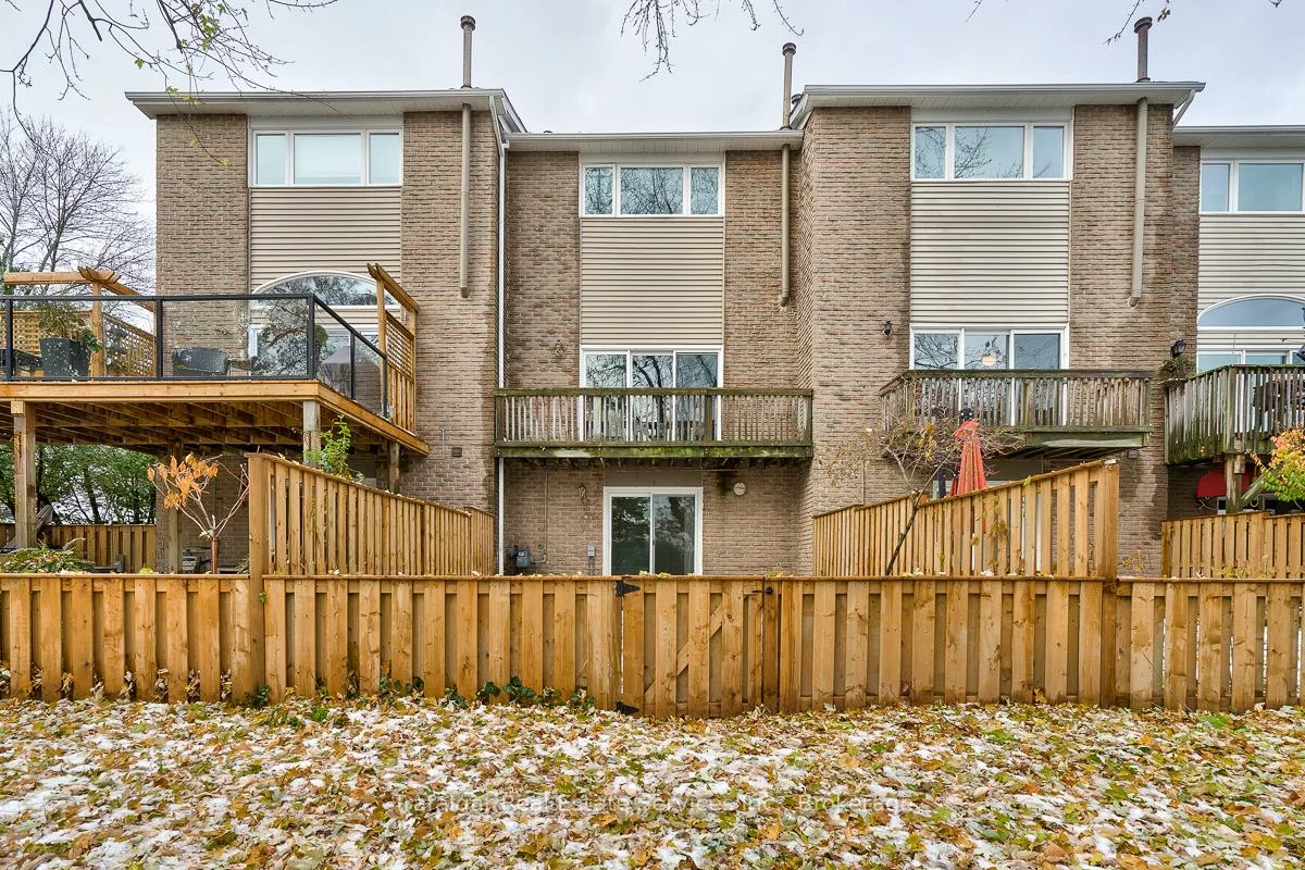 3, East, 1001 - BR Bronte, Oakville