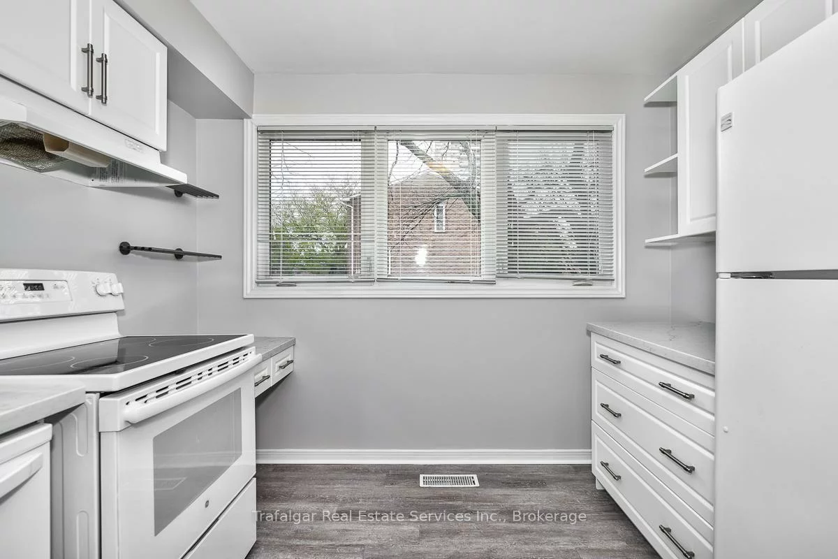 3, East, 1001 - BR Bronte, Oakville
