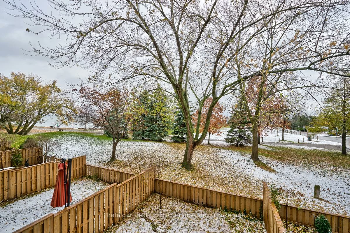 3, East, 1001 - BR Bronte, Oakville