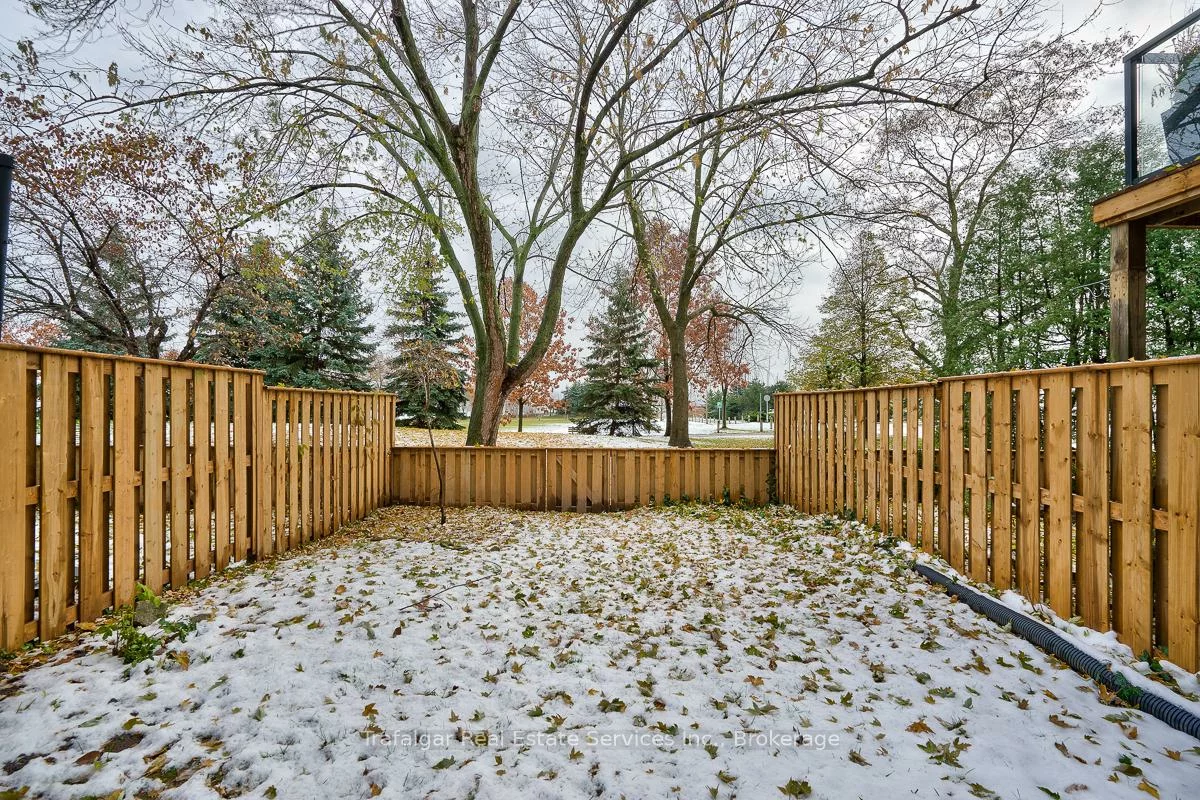 3, East, 1001 - BR Bronte, Oakville