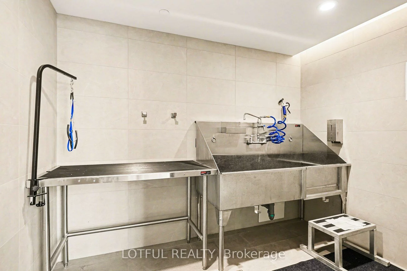 1415, Dundas, 1010 - JM Joshua Meadows, Oakville